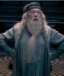 Michael Gambon joue Dumbledore dans les films Harry Potter - Capture d'écran YouTube